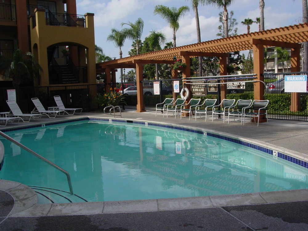 Courtyard Irvine John Wayne Airport/Orange County Hotell Exteriör bild